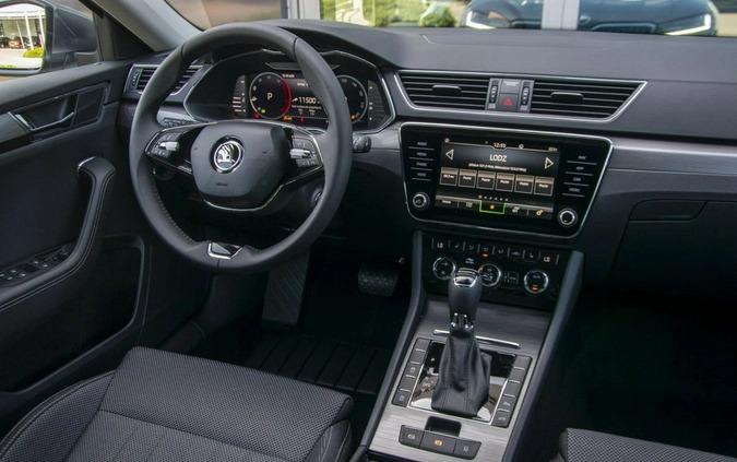 Skoda Superb cena 181700 przebieg: 5, rok produkcji 2024 z Pakość małe 326